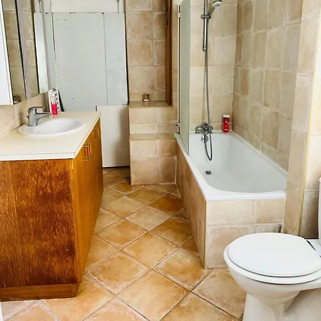 Homestay Artist Rooms Paris *