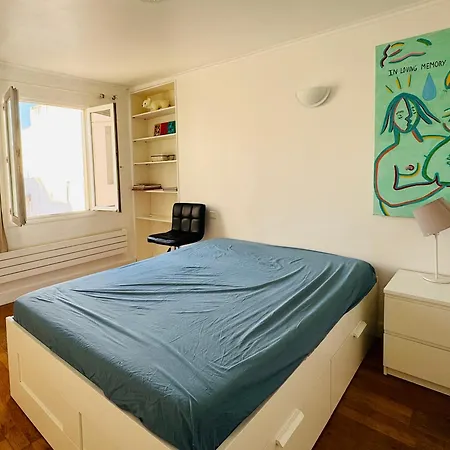 Artist Rooms Paris Homestay *
